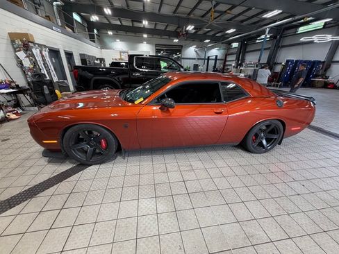 Used 2022 Dodge Challenger SRT Hellcat w/ Plus Package RWD image 4