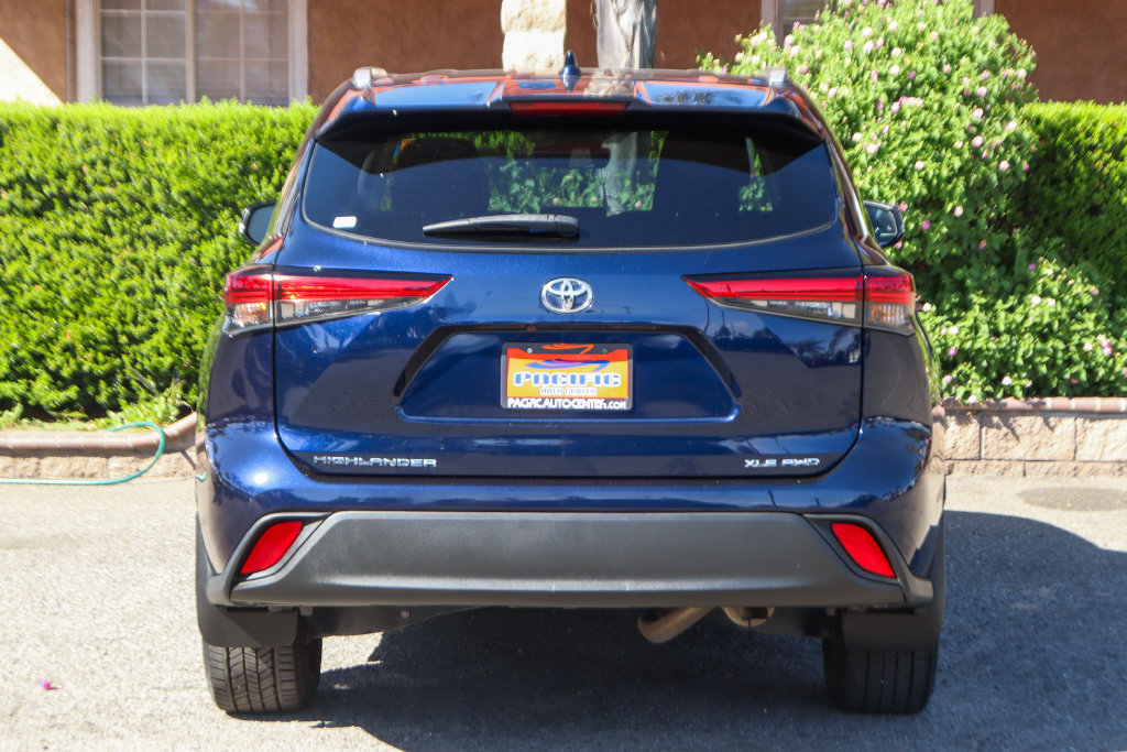 Used 2022 Toyota Highlander XLE AWD/4WD image 7