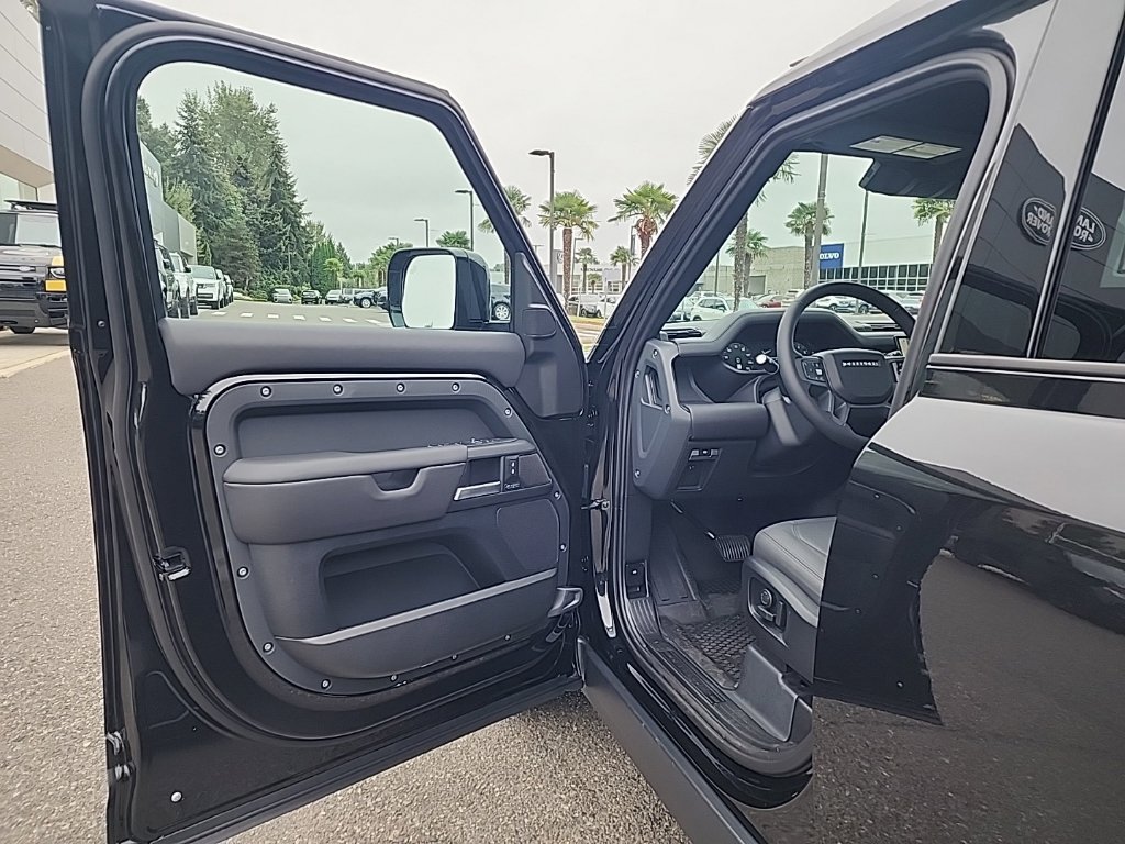 New 2026 Land Rover Defender 110 X-Dynamic SE AWD/4WD image 8
