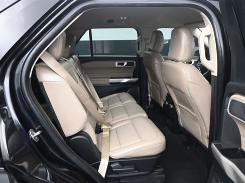 Used 2021 Ford Explorer XLT w/ Equipment Group 202A RWD image 9