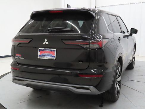 New 2026 Mitsubishi Outlander SE FWD image 3