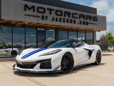 Used 2024 Chevrolet Corvette Z06 RWD image 1
