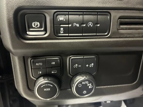 Used 2024 Chevrolet Tahoe LT AWD/4WD image 18