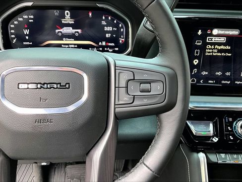 Used 2026 GMC Sierra 2500 Denali Ultimate w/ LPO, Black Badging Package AWD/4WD image 11