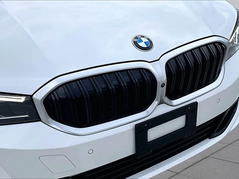 Used 2025 BMW 330i Sedan w/ M Sport Package RWD image 28