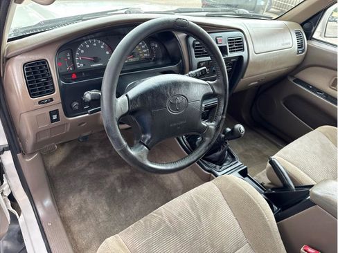 Used 2000 Toyota 4Runner SR5 image 2