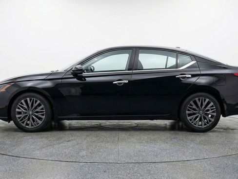 Used 2025 Nissan Altima 2.5 SV image 5