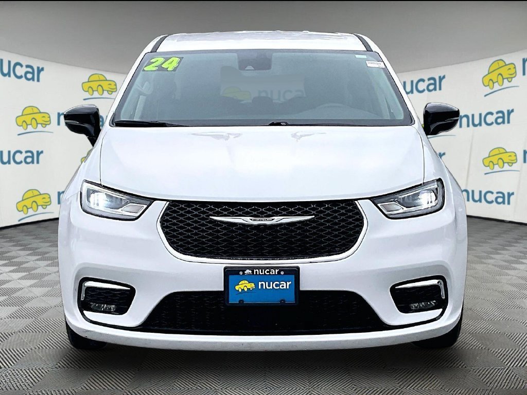 Used 2024 Chrysler Pacifica Limited FWD image 2
