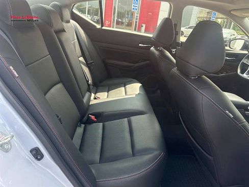 Used 2023 Nissan Altima 2.5 SR w/ SR Premium Package FWD image 9