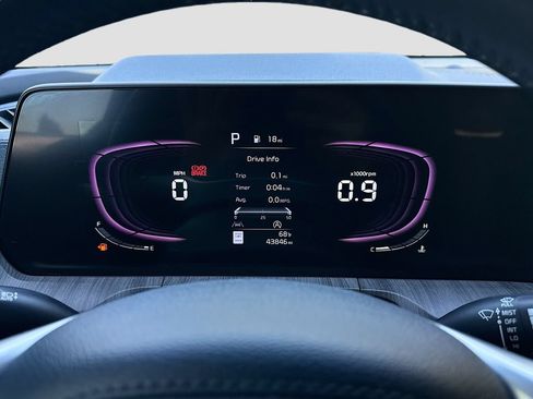 Used 2024 Kia Telluride EX w/ EX Captain's Chair Package FWD image 17