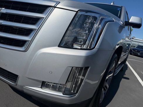 Used 2016 Cadillac Escalade Luxury AWD/4WD image 24