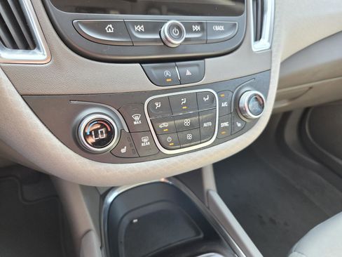 Used 2020 Chevrolet Malibu LT FWD image 21