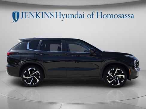 Used 2024 Mitsubishi Outlander FWD image 3