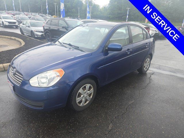 Used 2011 Hyundai Accent GLS FWD image 2