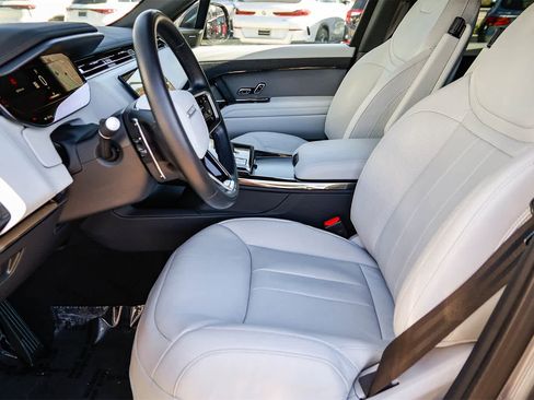 Certified 2025 Land Rover Range Rover Sport SE image 19