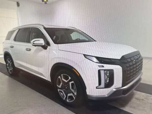 Used 2024 Hyundai Palisade SEL w/ Premium Package FWD image 4