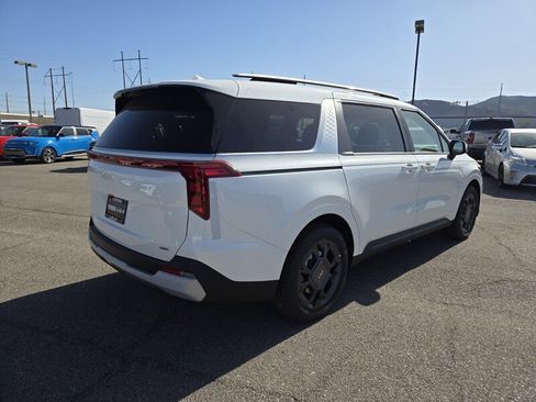 New 2026 Kia Carnival EX image 3