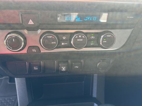 Used 2022 Toyota Tacoma SR5 w/ Black Out Package (TMS) AWD/4WD image 16