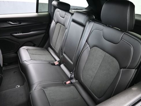 New 2025 Jeep Grand Cherokee Altitude RWD image 29