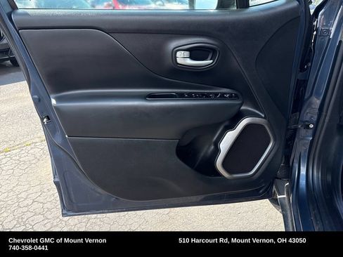 Used 2023 Jeep Renegade Latitude AWD/4WD image 13