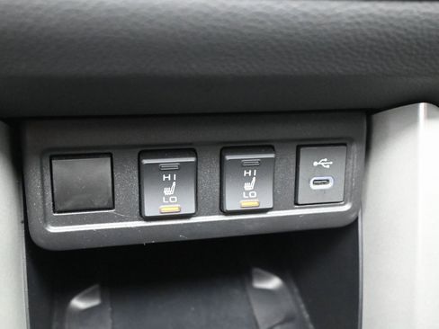 Used 2025 Toyota Corolla Cross XLE w/ Convenience Package image 13