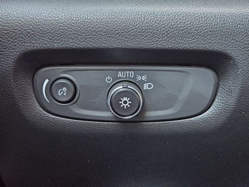 Certified 2023 Chevrolet Traverse LS image 23