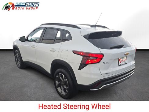 Used 2025 Chevrolet Trax LT w/ Driver Confidence Package image 9