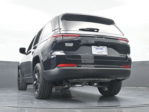 Used 2024 Jeep Grand Cherokee Limited w/ Black Appearance Package image 61