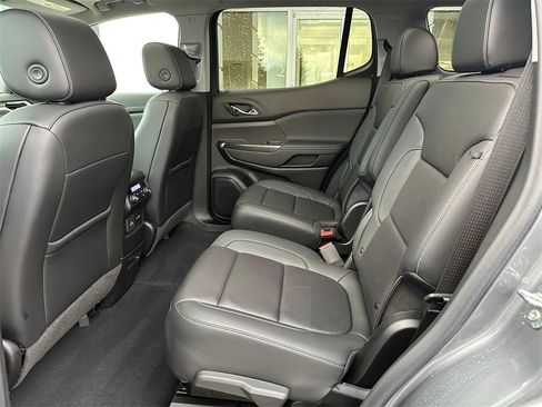 Used 2022 GMC Acadia SLT w/ Elevation Edition image 15