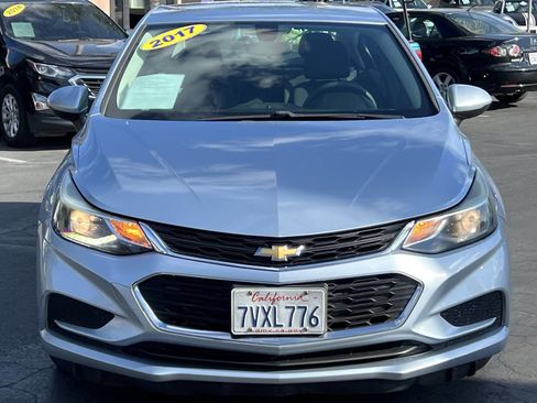 Used 2017 Chevrolet Cruze LT w/ Convenience Package image 2