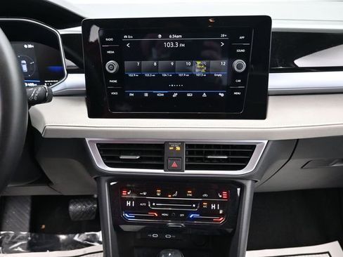 Used 2025 Volkswagen Taos SE image 15