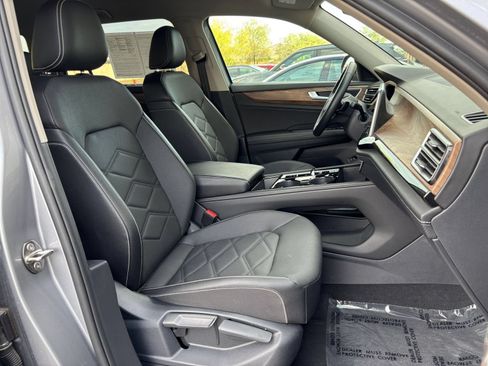 Used 2026 Volkswagen Atlas SE FWD image 40