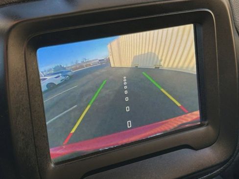 Used 2018 Jeep Renegade Latitude w/ Cold Weather Group image 27