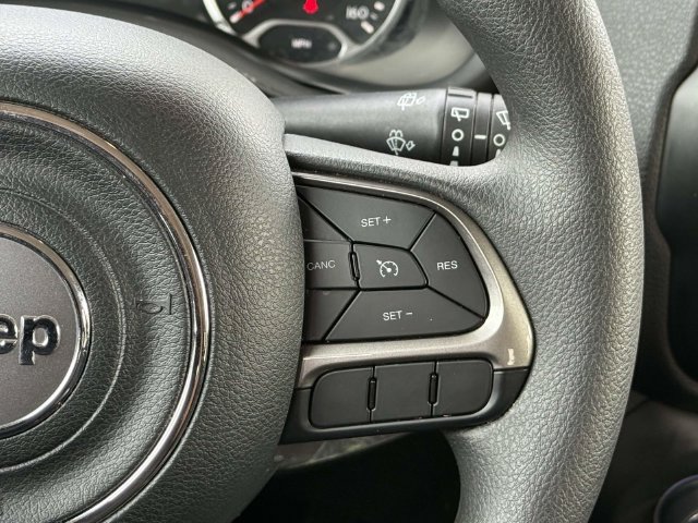 Used 2022 Jeep Renegade Sport w/ Sport Appearance Group FWD image 17