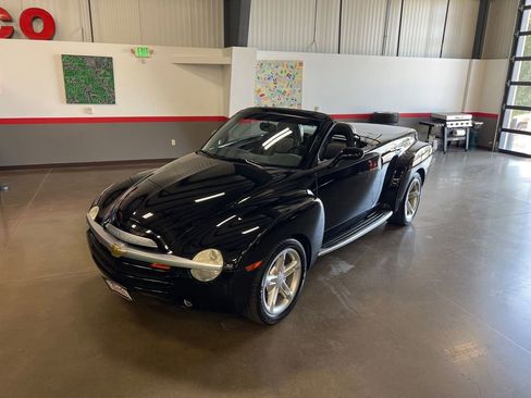 Used 2003 Chevrolet SSR w/ Preferred Equipment Group image 30