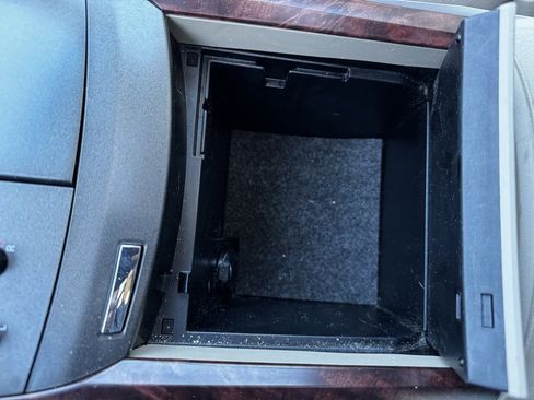 Used 2011 Toyota Avalon Limited image 24