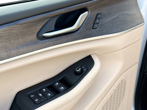 Used 2023 Jeep Grand Cherokee Limited image 8