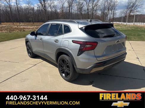 Used 2025 Chevrolet Trax ACTIV w/ Sunroof Package image 7