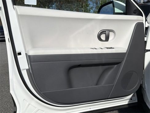 New 2026 Hyundai Ioniq 5 SE image 10