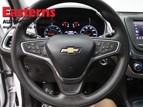 Used 2022 Chevrolet Equinox LS FWD image 10