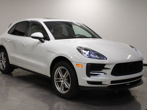 Certified 2021 Porsche Macan image 9
