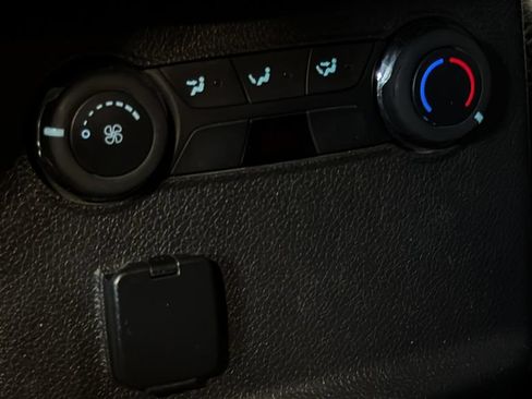 Used 2015 Ford Explorer XLT AWD/4WD image 17