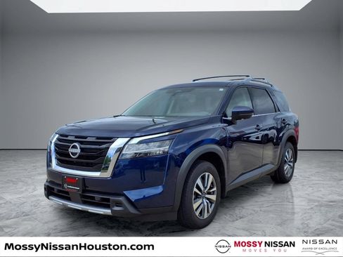 Used 2024 Nissan Pathfinder SL AWD/4WD image 4