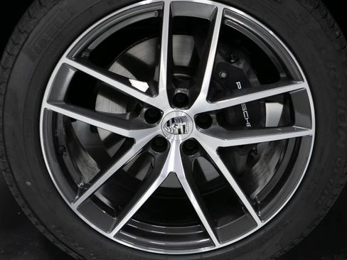 Certified 2025 Porsche Macan image 11