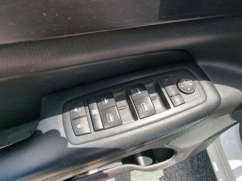 Used 2015 Jeep Grand Cherokee Altitude AWD/4WD image 13
