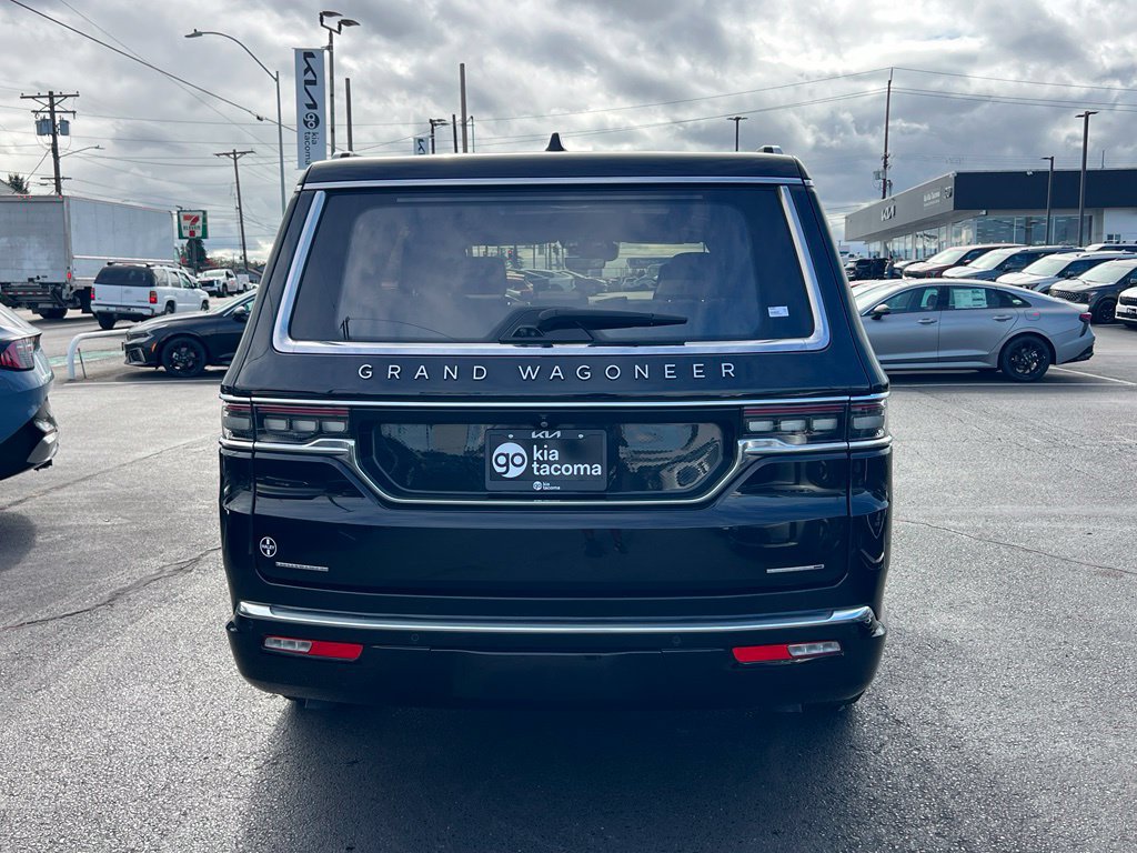 Used 2023 Jeep Grand Wagoneer Series III AWD/4WD image 6