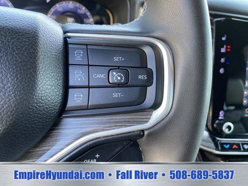 Used 2024 Jeep Wagoneer L Series II w/ Flexible Seating Group AWD/4WD image 13