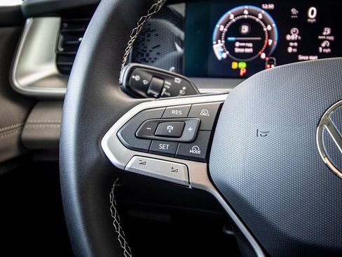 New 2026 Volkswagen Tiguan SE image 32