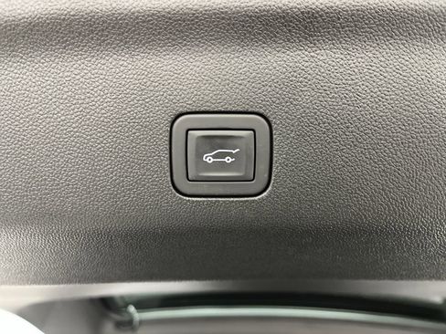 Certified 2025 GMC Yukon XL Denali w/ Sun & Power Step Package image 5