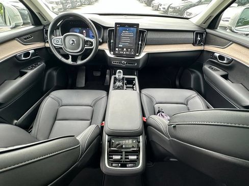 Used 2025 Volvo XC90 B6 Plus AWD/4WD image 18